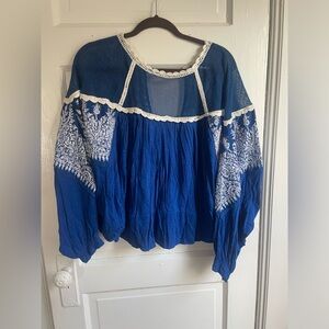 Blue big sleeved sweater